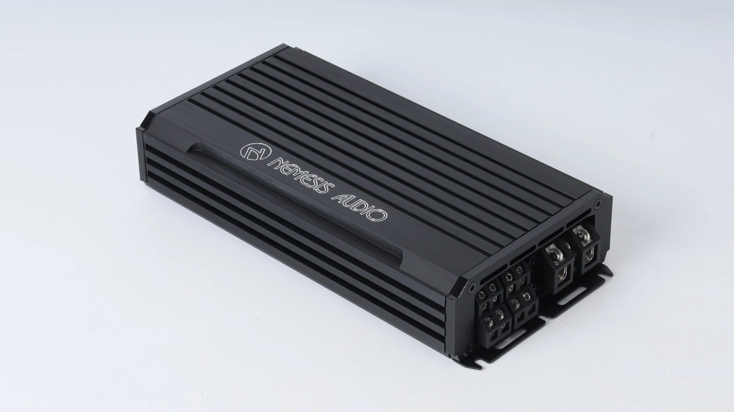 Nemesis MICRO-1600X4D | Amplificador Clase D de 4 canales de 1600 W máx./ 800 W RMS