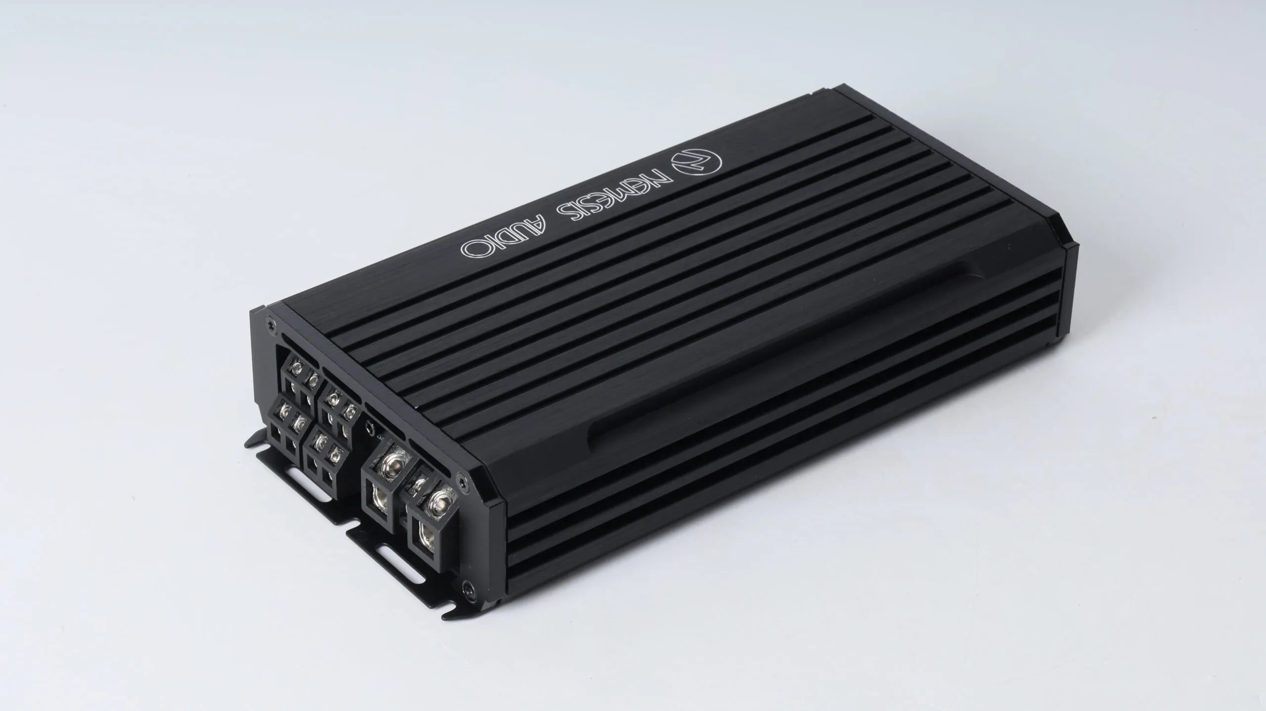Nemesis MICRO-1600X4D | Amplificador Clase D de 4 canales de 1600 W máx./ 800 W RMS